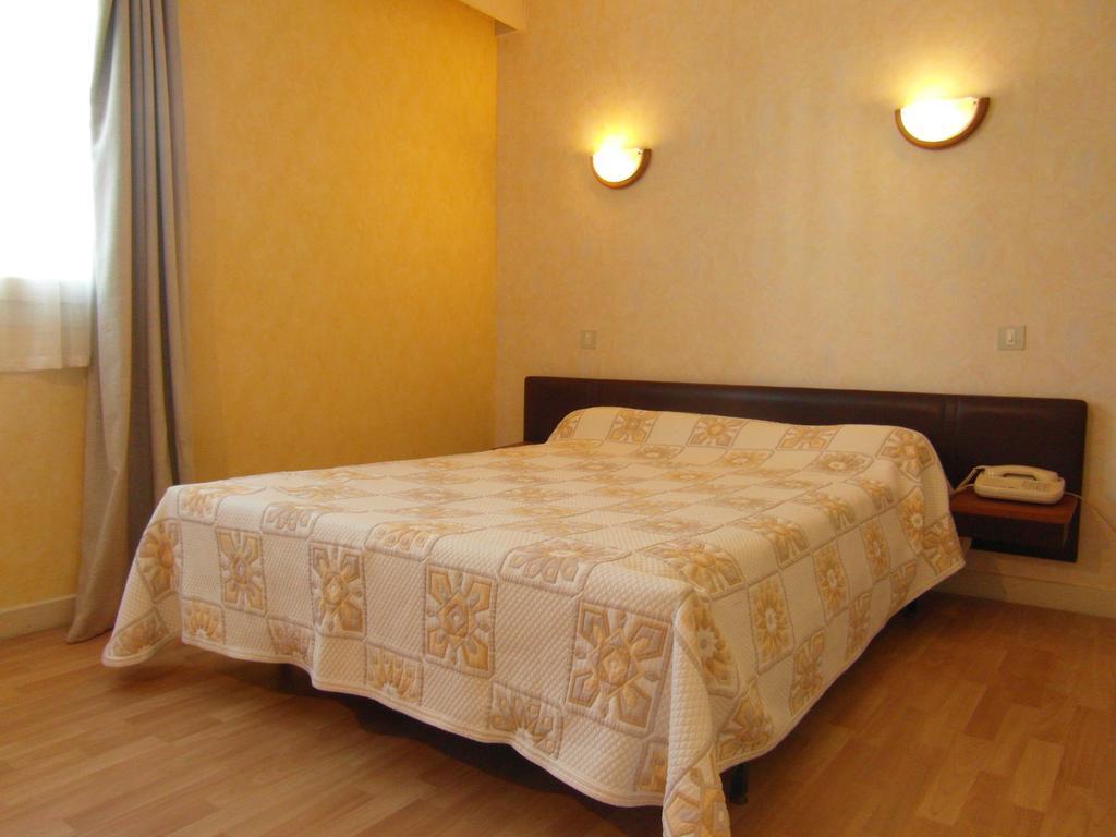 Maurs Hotel Restaurant Le Perigord חדר תמונה